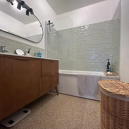 Grand 2 Pieces Dans Le 20eme A Apartment *