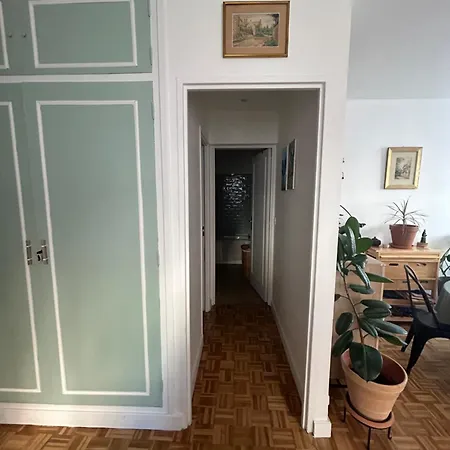 Apartment Grand 2 Pieces Dans Le 20eme A *