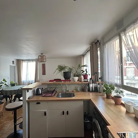 Apartment Grand 2 Pieces Dans Le 20eme A