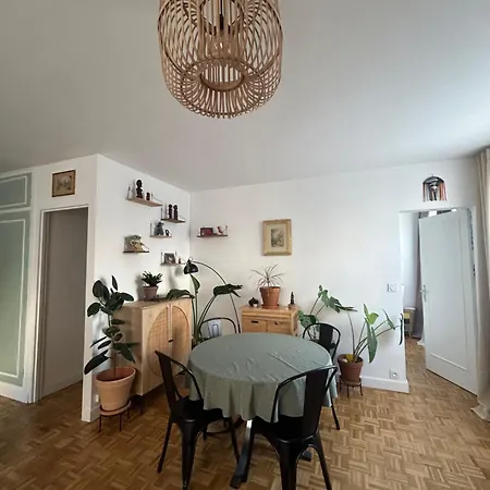 Apartment Grand 2 Pieces Dans Le 20eme A Paris