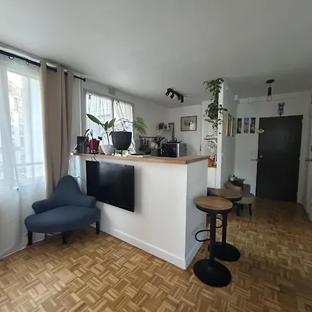 Apartment Grand 2 Pieces Dans Le 20eme A *