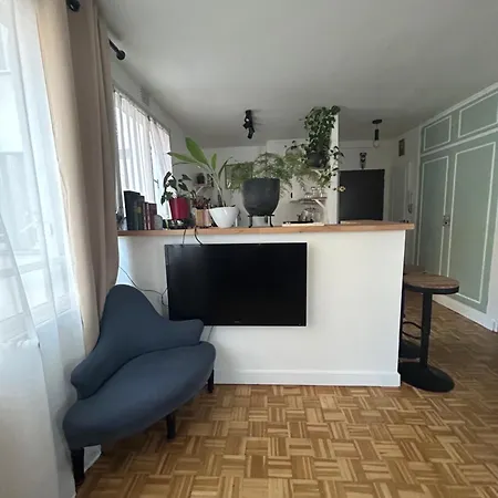 Apartment Grand 2 Pieces Dans Le 20eme A *